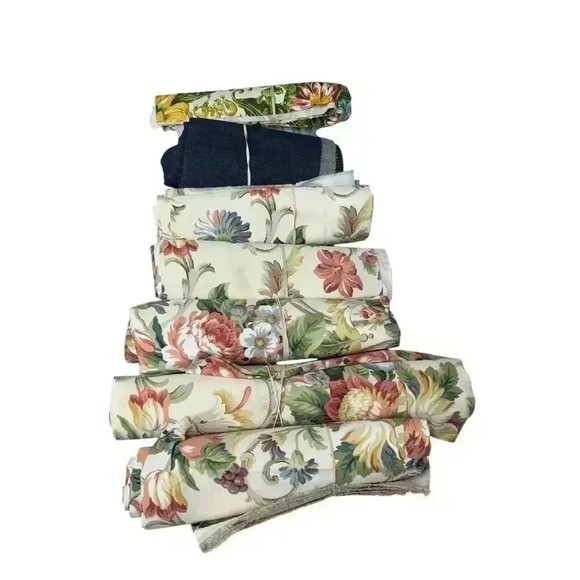 Fabric - 4 rolls of vintage floral 1 roll of dark denim 1 roll tropical floral - Picture 1 of 15